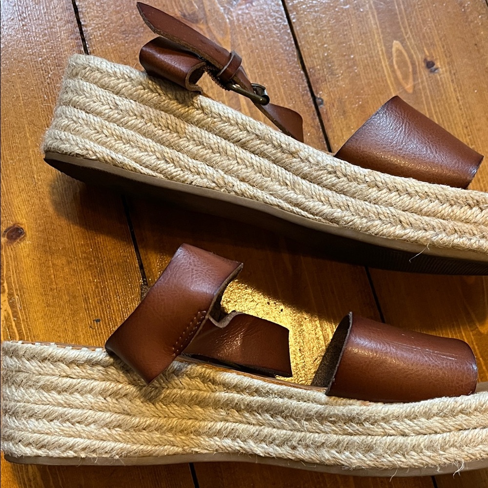 Universal Thread Sandals - Picture 4 of 7
